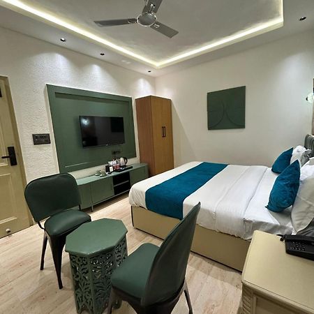 Divine Hotel Karnāl Екстериор снимка