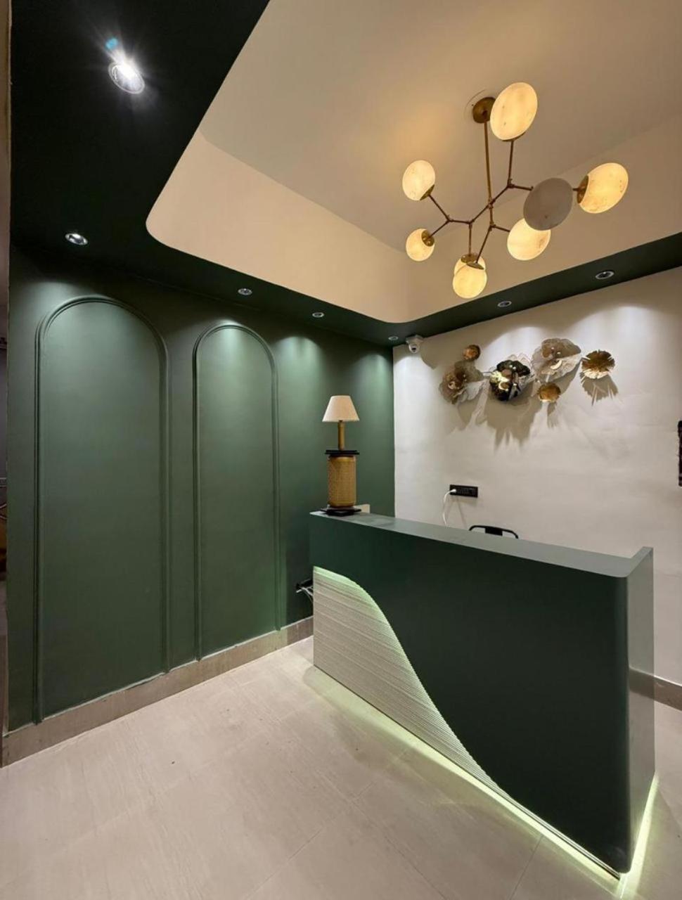 Divine Hotel Karnāl Екстериор снимка