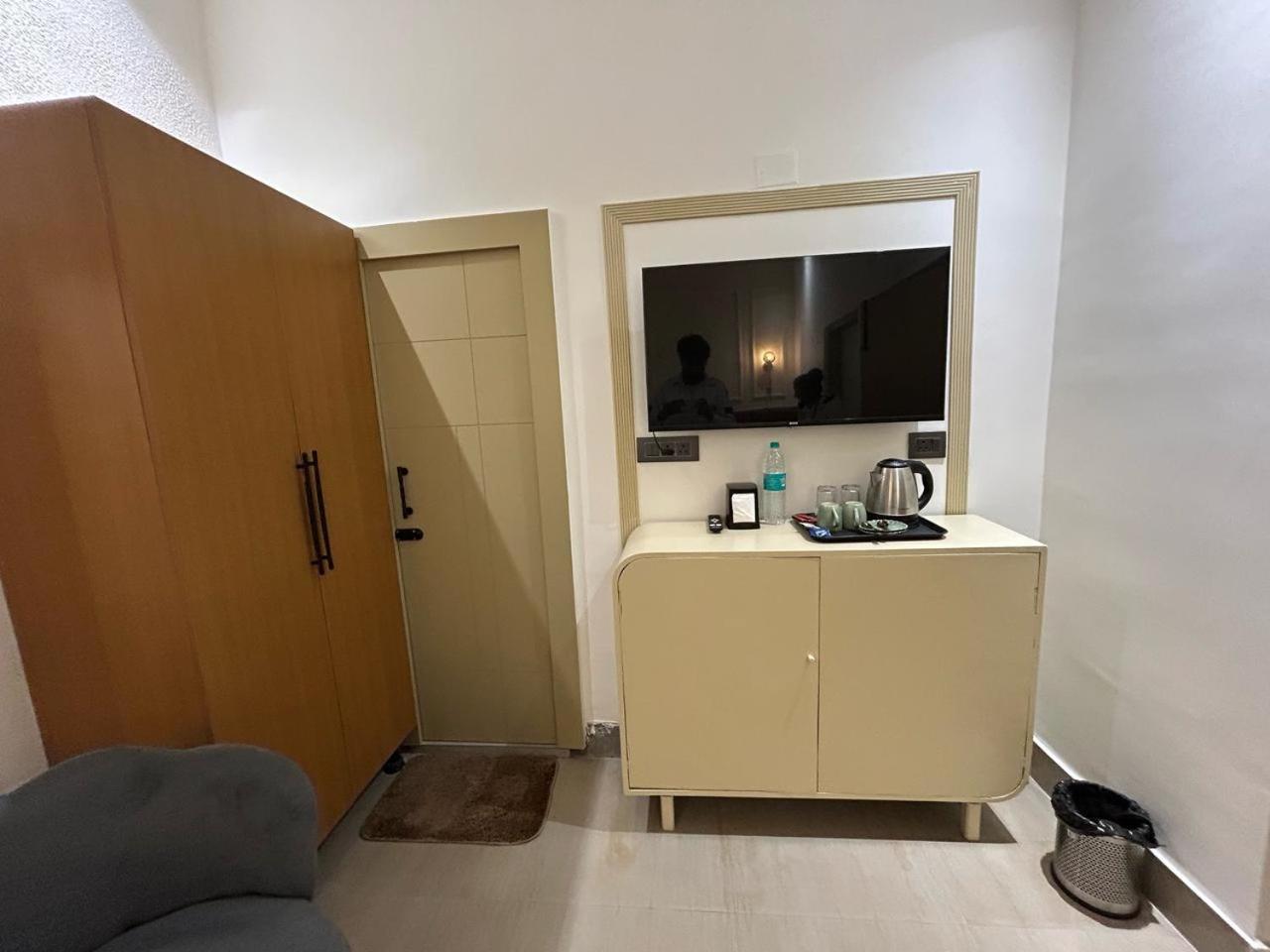 Divine Hotel Karnāl Екстериор снимка