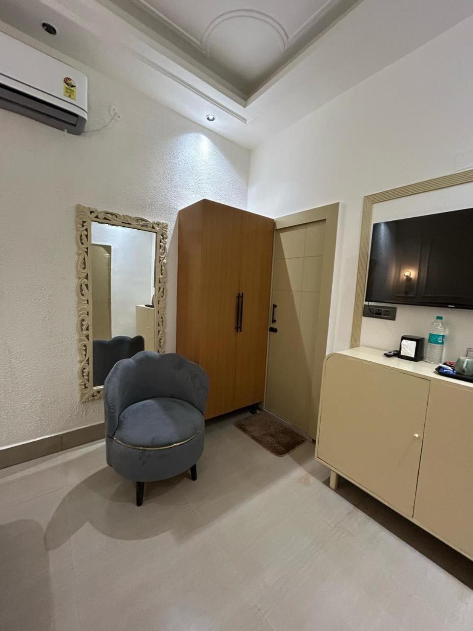 Divine Hotel Karnāl Екстериор снимка