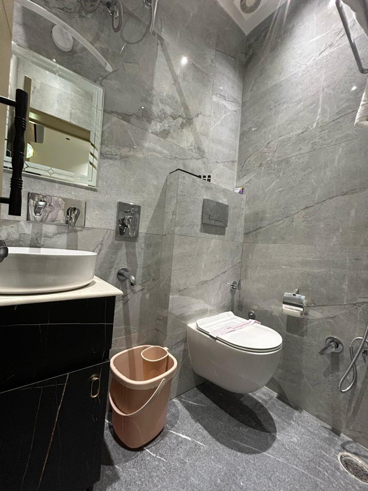 Divine Hotel Karnāl Екстериор снимка