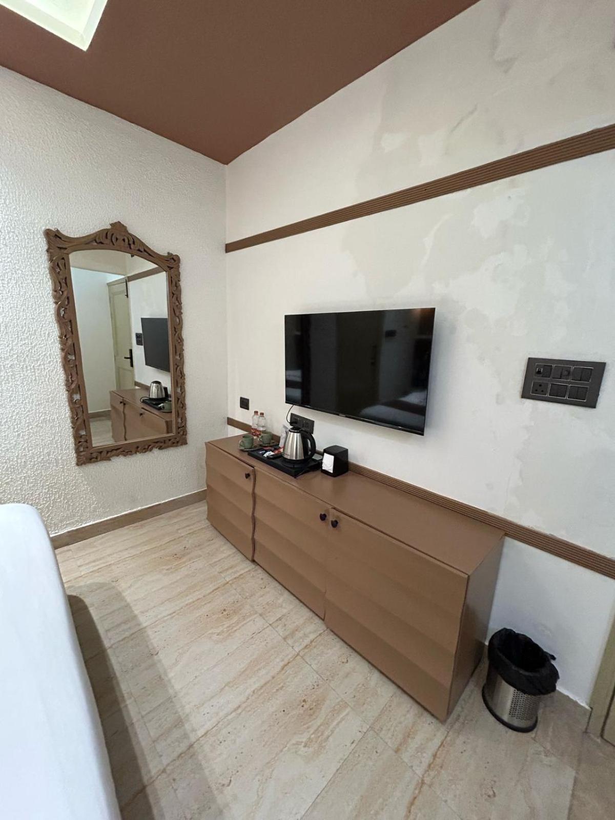 Divine Hotel Karnāl Екстериор снимка