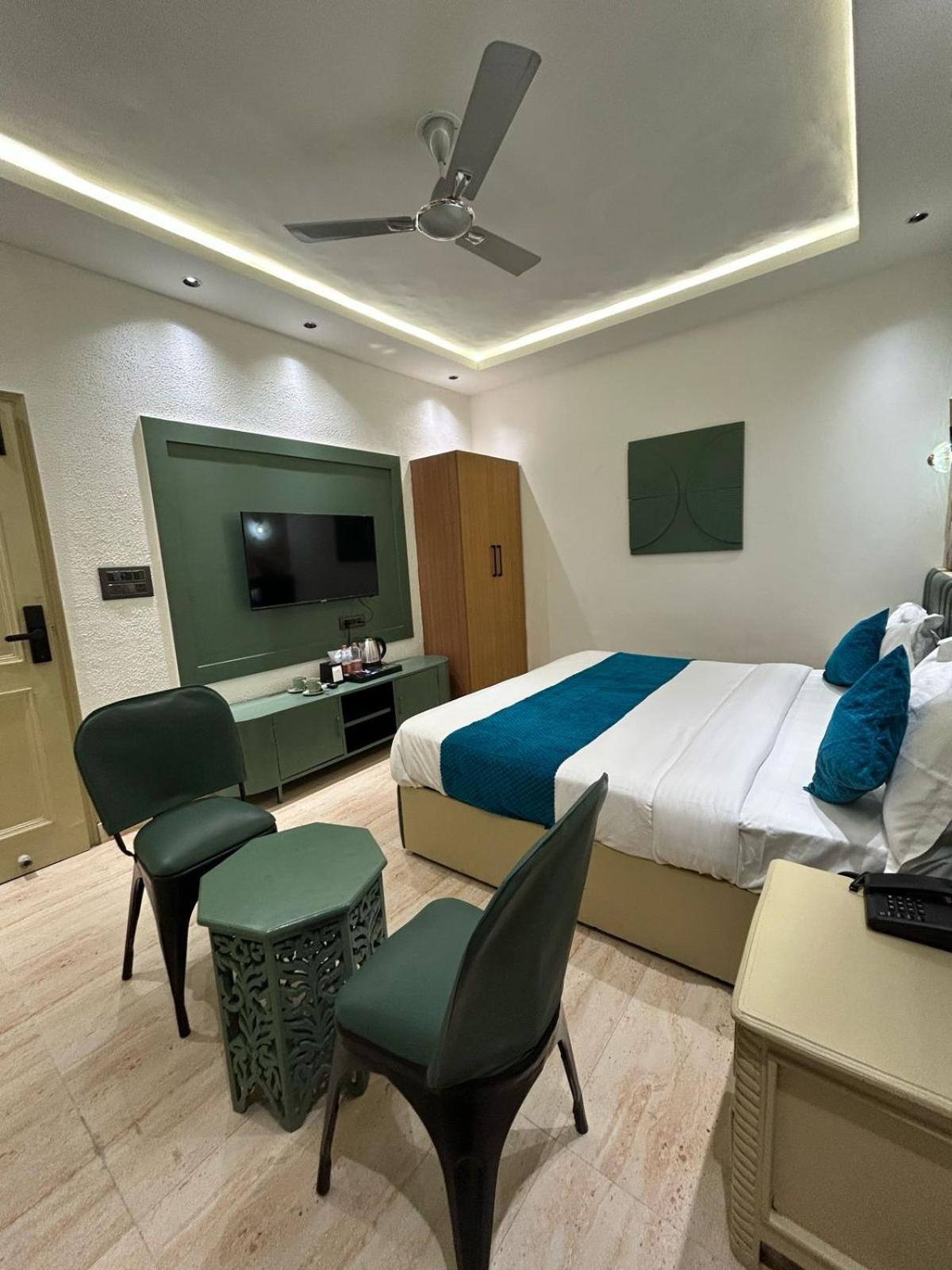 Divine Hotel Karnāl Екстериор снимка