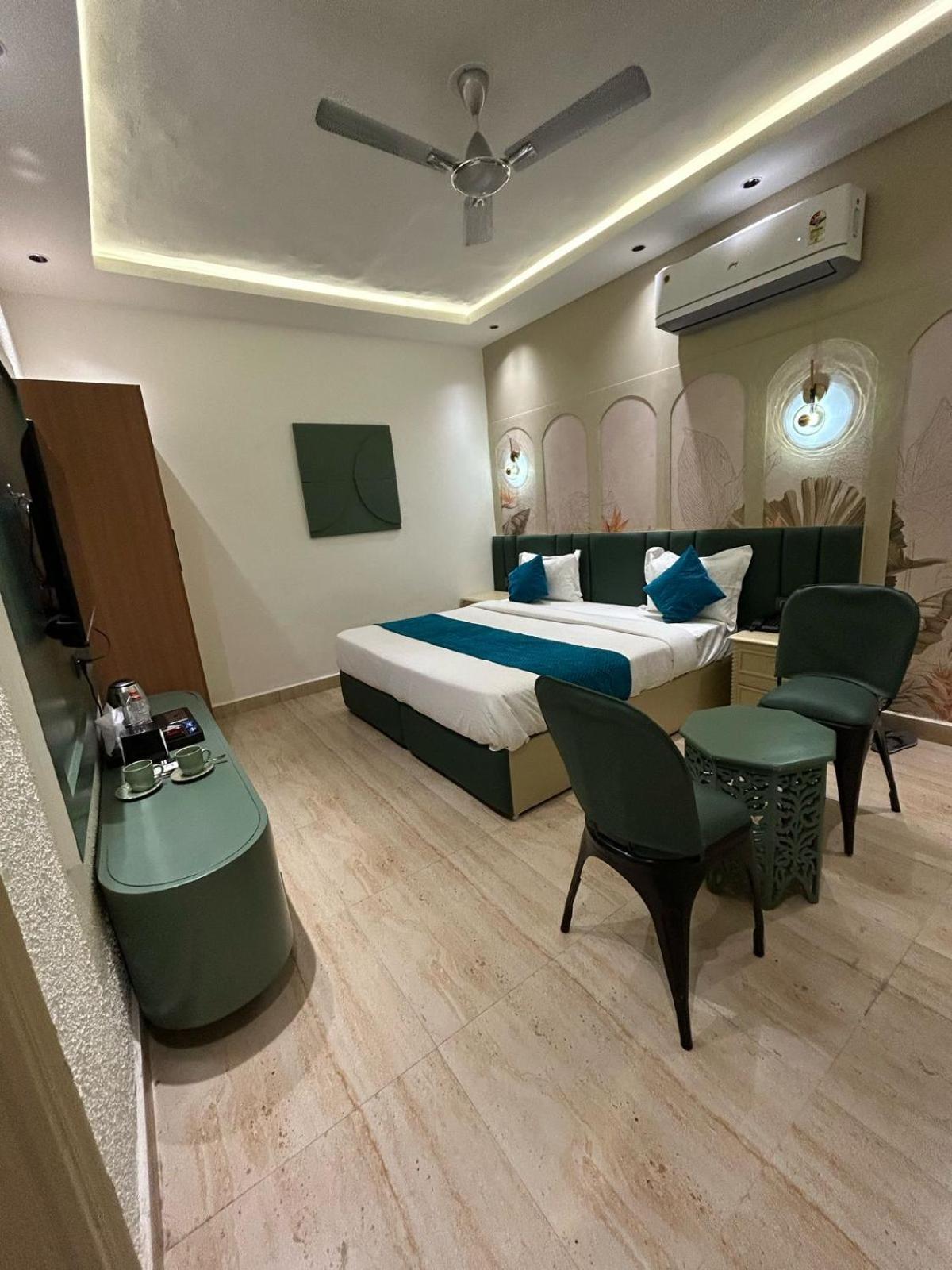 Divine Hotel Karnāl Екстериор снимка