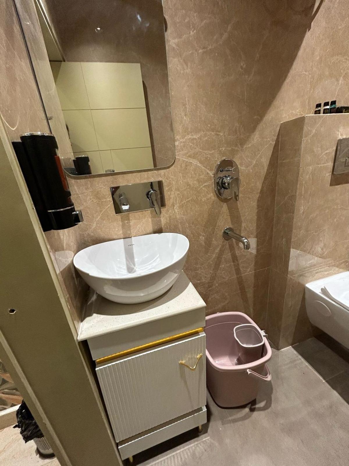 Divine Hotel Karnāl Екстериор снимка