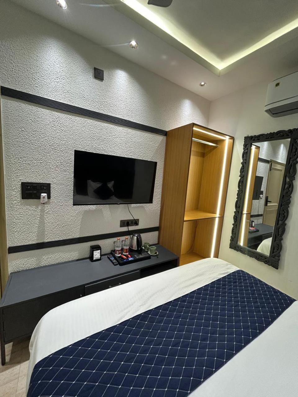 Divine Hotel Karnāl Екстериор снимка