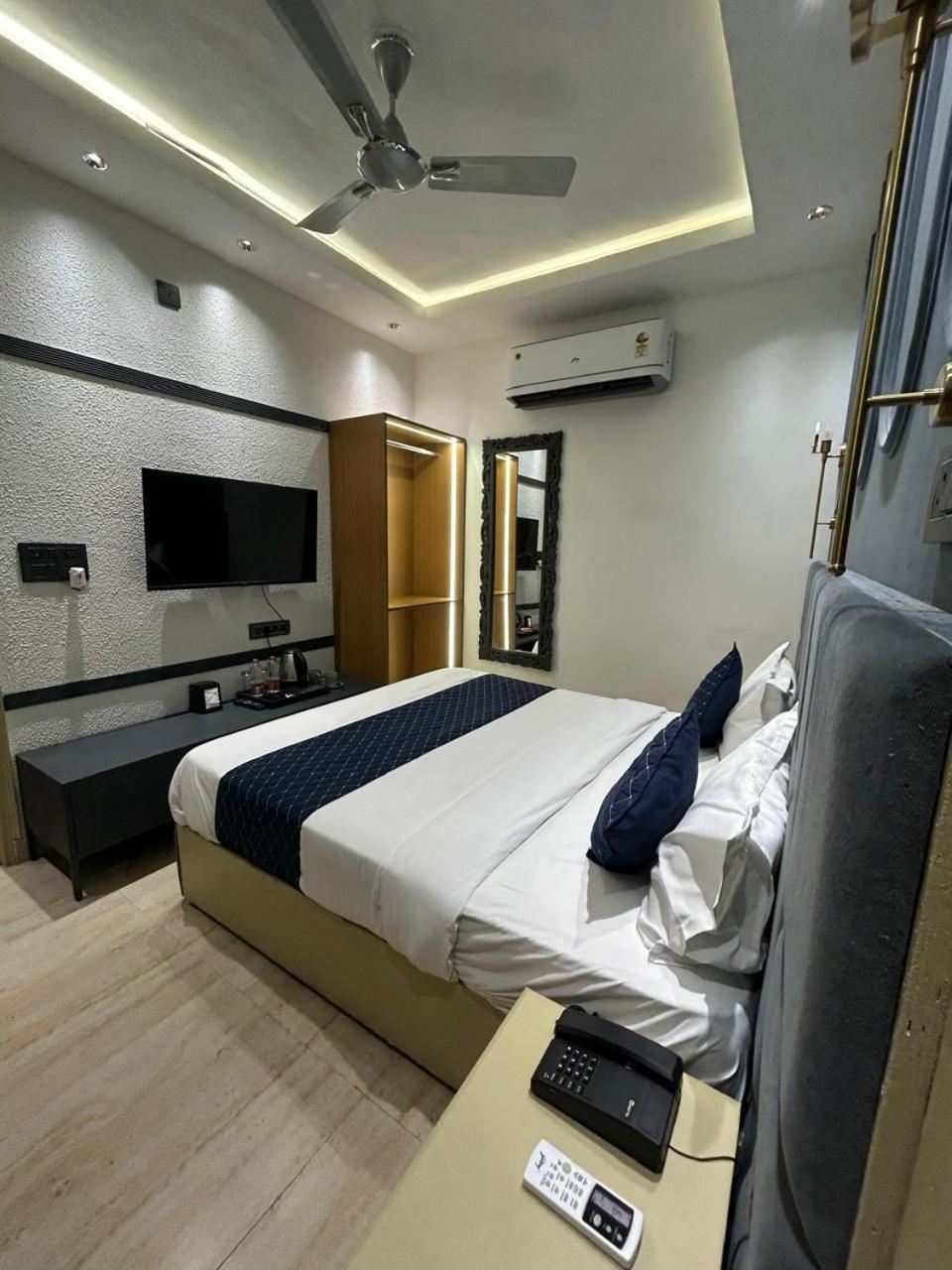 Divine Hotel Karnāl Екстериор снимка
