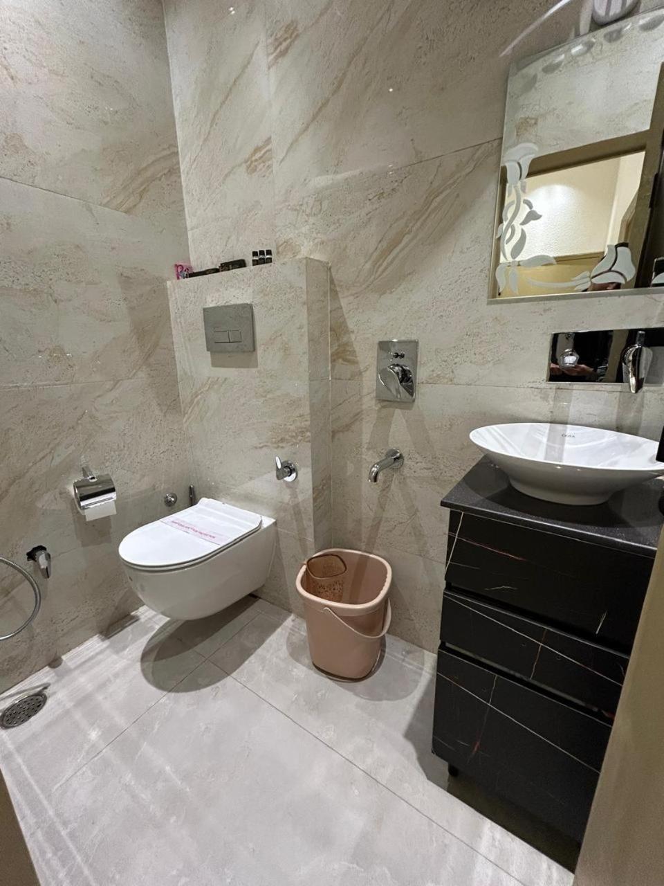 Divine Hotel Karnāl Екстериор снимка