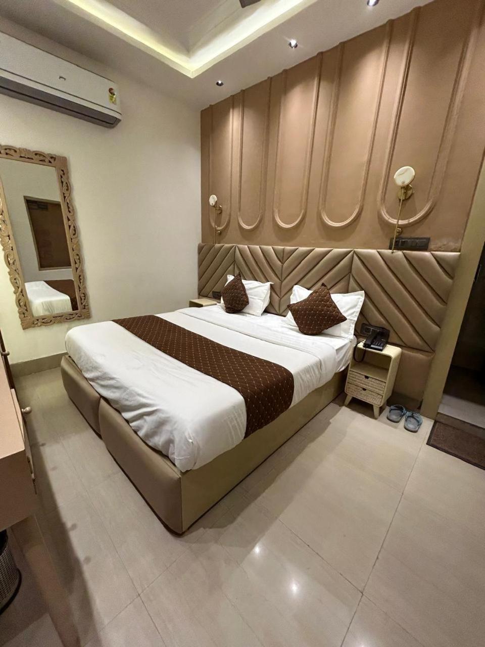 Divine Hotel Karnāl Екстериор снимка